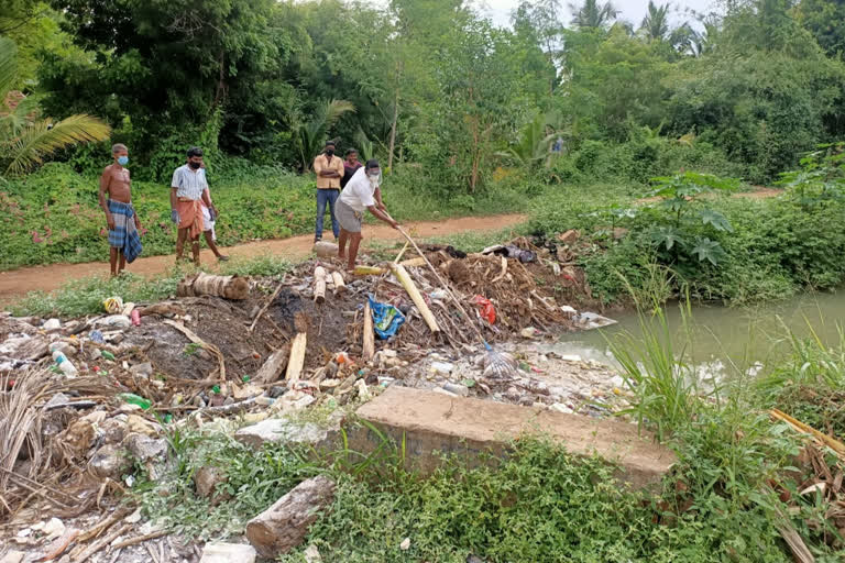 Unidentified woman's body recovered in drain - Police investigation!