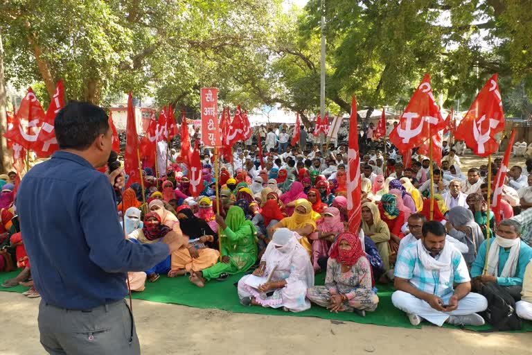 building workers union protest against the government in hisar