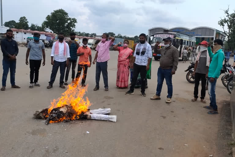 youth janata congress chhattisgarh J burnt effigy against congress government in bijapur