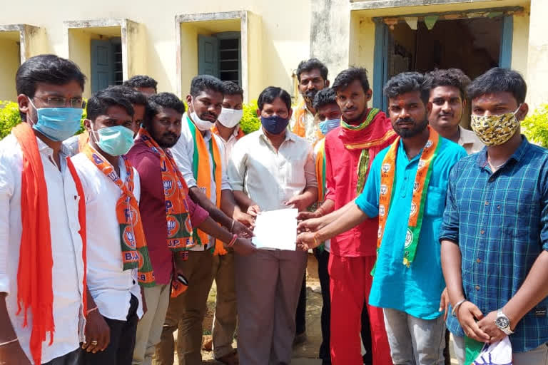 bjp leaders protest at sarangapur mro office in nirmal on against the lathicharge on bjym leaders