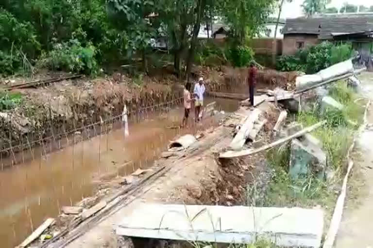 തളിപ്പറമ്പ് -ഇരിട്ടി സംസ്ഥാനപാതയിൽ വീതികൂട്ടൽ പ്രവർത്തികൾ പുനരാരംഭിച്ചു  തളിപ്പറമ്പ് -ഇരിട്ടി സംസ്ഥാനപാത  Taliparambu  Iritti  Taliparambu Iritti State Highway