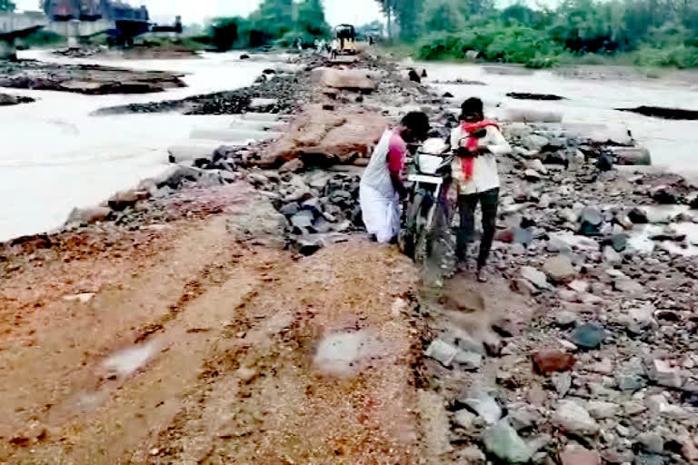 Damage to Mudenuru- Bannatti temporary bridge