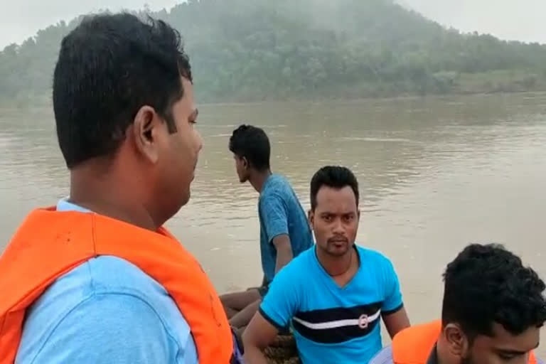 Maha: 2 boats capsize in river; 2 women missing, 13 rescued