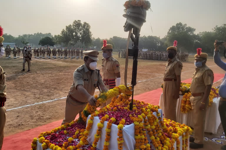 शहीदों को श्रद्धांजलि, Tribute to martyrs