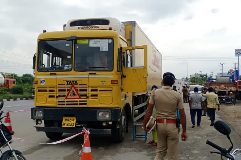 ചെന്നൈ-ബെംഗളൂരു ദേശീയ പാതയില്‍ ലോറി കൊള്ളയടിച്ചു  എംഐ ബ്രാന്‍ഡഡ്‌ മൊബൈല്‍ ഫോണുകള്‍ കവര്‍ന്നു  cell phones robbed  chennai - bangalore national highway