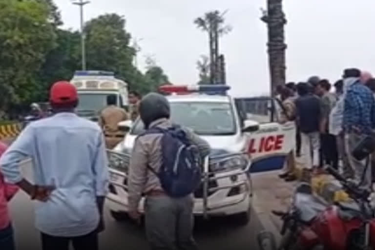 man attempt to suicid in hussensagar