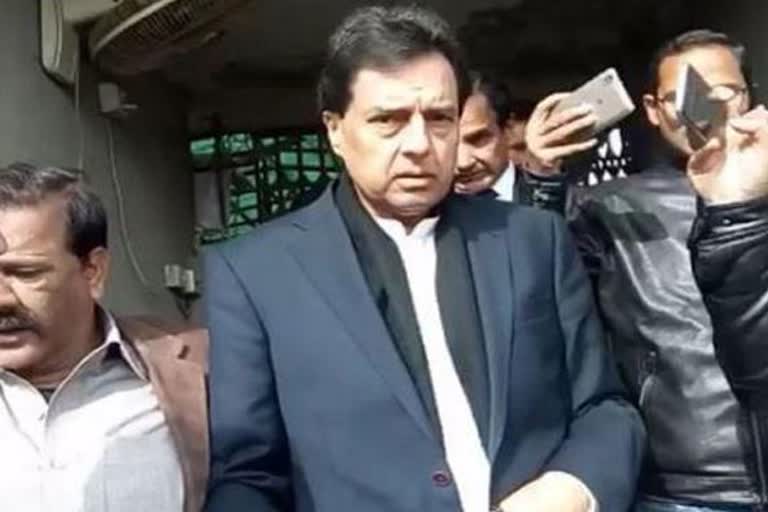 Police revolt against army over Safdar's arrest