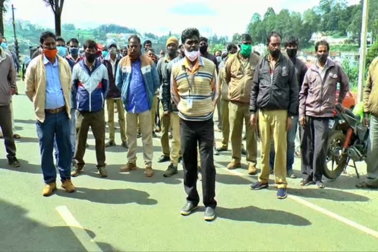 ooty municipal workers protest