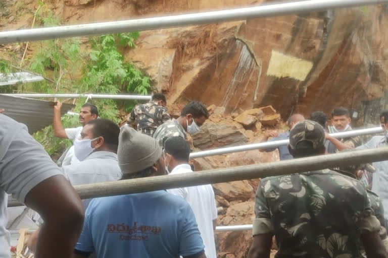 Mountain Land slides at Durga temple in vijayawada