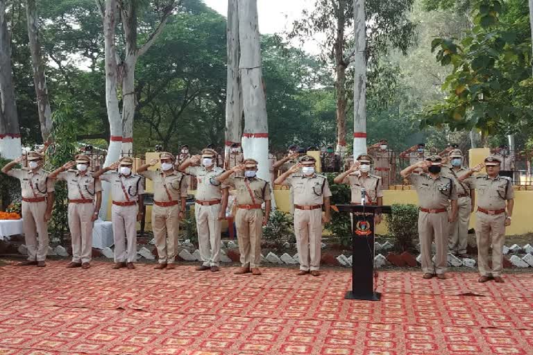 paid-tribute-to-martyr-jawan-on-police-memorial-day-in-chaibasa