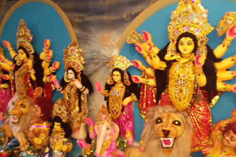 sculptor facing loss while making small durga maa statue