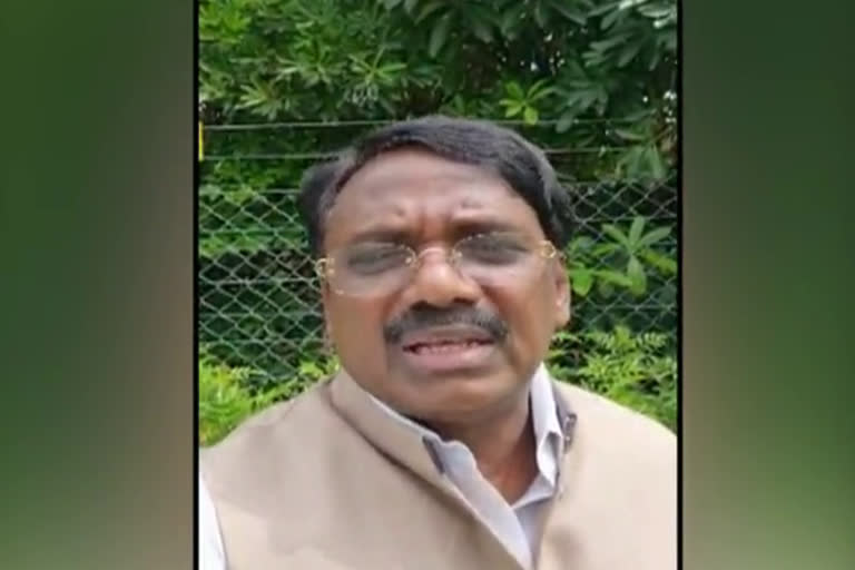 bjp leader vivek comments on cm kcr