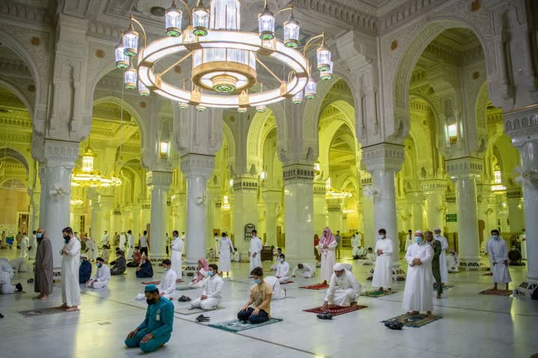 spiritual scene of umrah in new normal