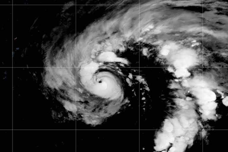 Major Hurricane Epsilon: Tropical storm warning for Bermuda