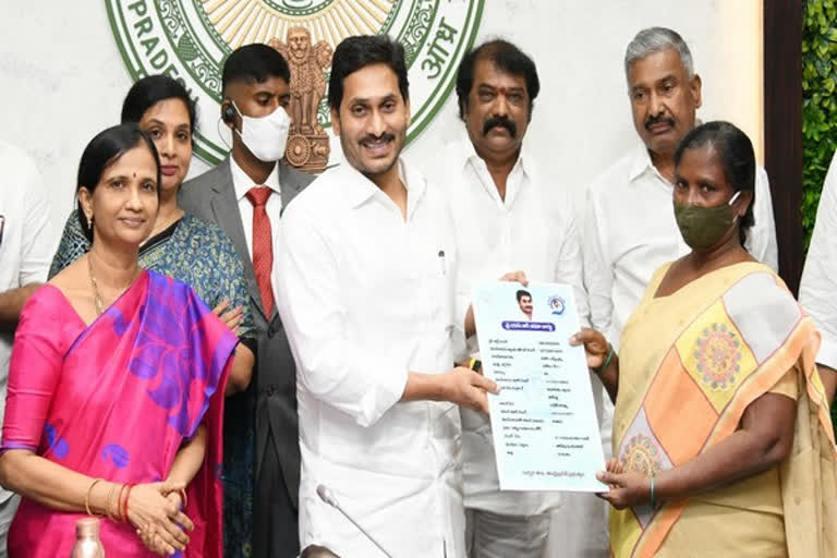 Jagan Reddy launches YSR Bima scheme, poor families of accident victims to get Rs 10,000 aid