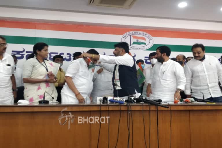 mallikarjuna akki joined to congress