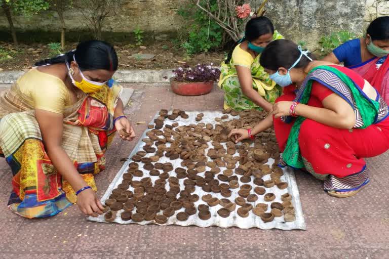 Womens are making diya