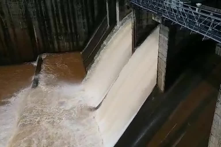 Water release from Bhupathipalem dam two gates in east godavari district