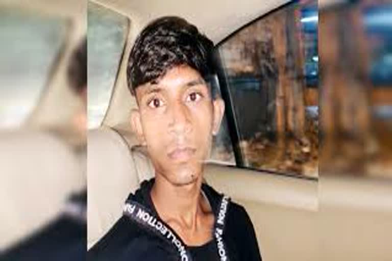 e-commerce company delivery boy arrested by kotla mubarakpur police for cheating a customer