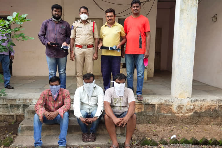 Peddapalli Police Arrest Online Rummy Players