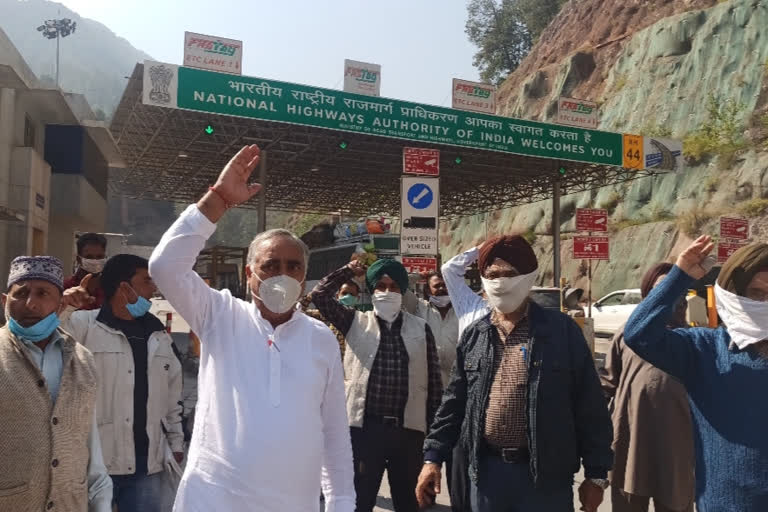 protest against national higway authority of india, at nashri tunnel,  imposing heavy toll taxes