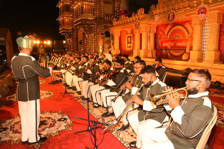 Police Band Mesmerises Public At Palace