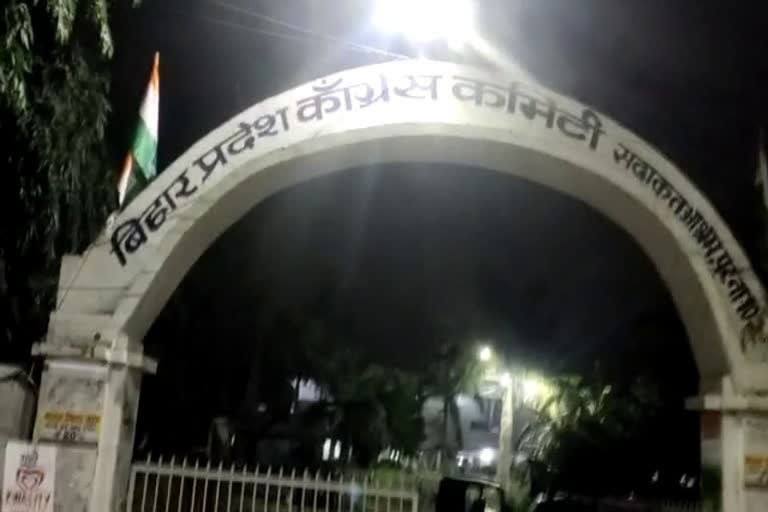 IT raids at Congress Patna office, Rs 8.5 lakh recovered from vehicle outside compound