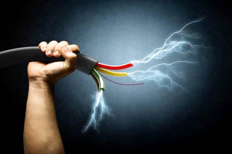 3 child and one girl injured due to electric shock