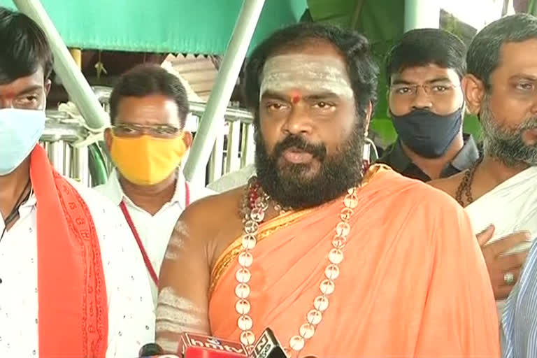 Shiva swami visited the durga temple in Vijayawada