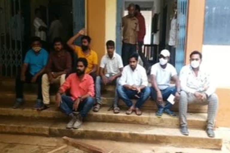 students protest at hindupuram private colleg