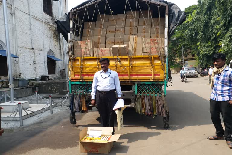 Karnataka Soaps And Detergents Limited providing 20,000 kits for flood victims