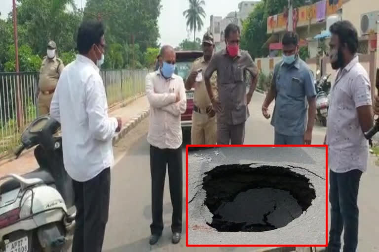 a big hole formed on the road at Tadepalli guntur district