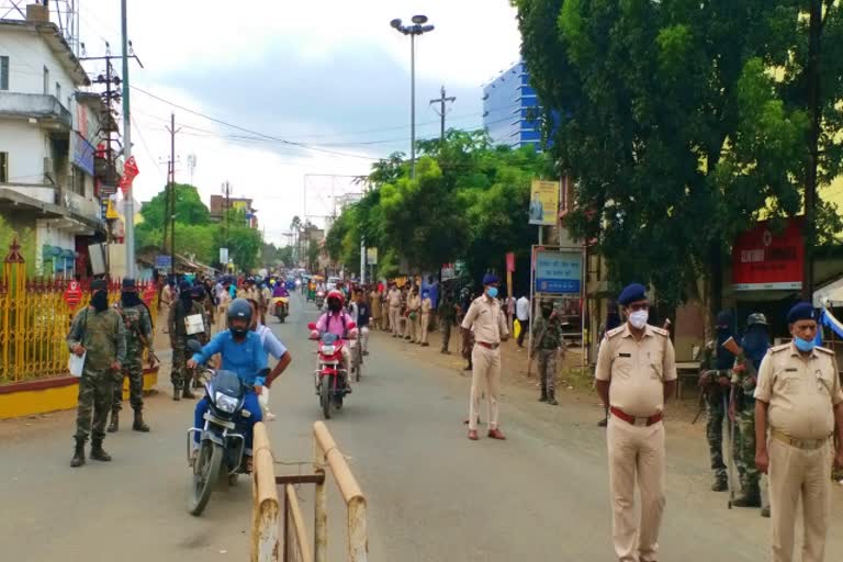 Police did Flag March in pakur