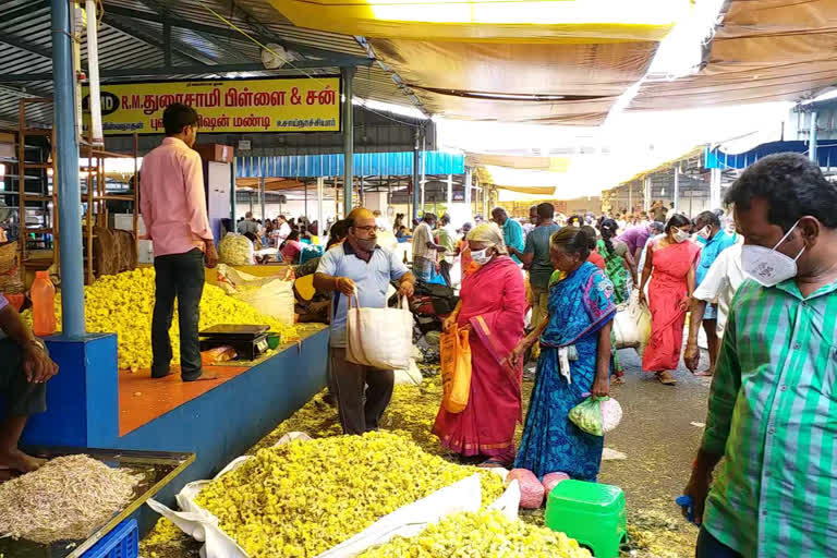 பூக்களின் வரத்து அதிகரிப்பு: விலை ஏற்றத்தையும் பொருட்படுத்தாமல் வாங்க குவிந்த மக்கள்!