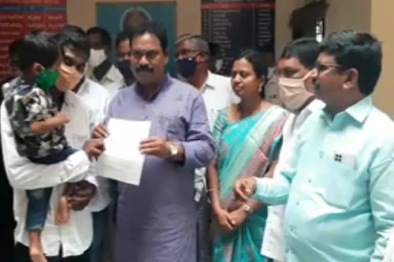 Mla sunke Ravi Shankar Distributes Cheques in rajanna siricilla district