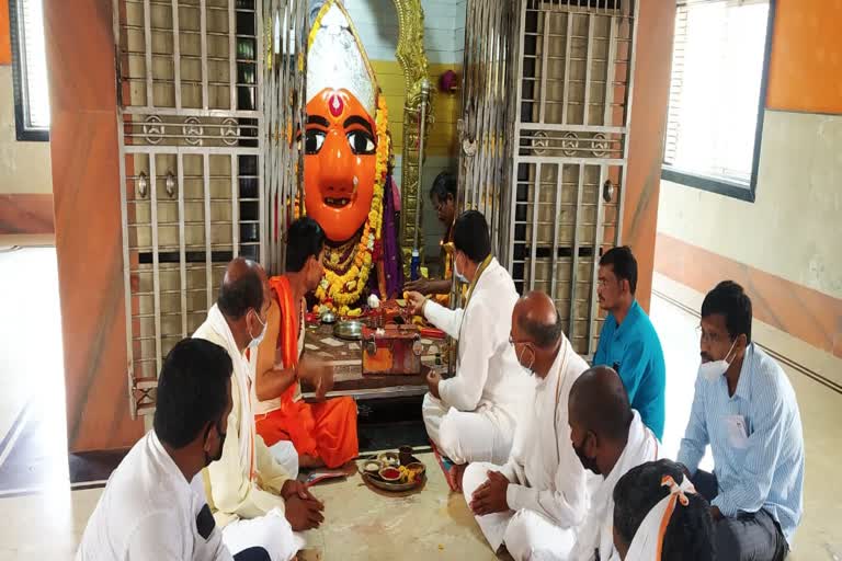 arti-in-renuka-mata-mandir-in-jalna