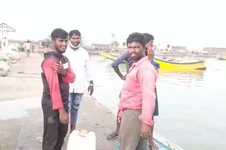 Four fishermen are safe in kakinada jetty