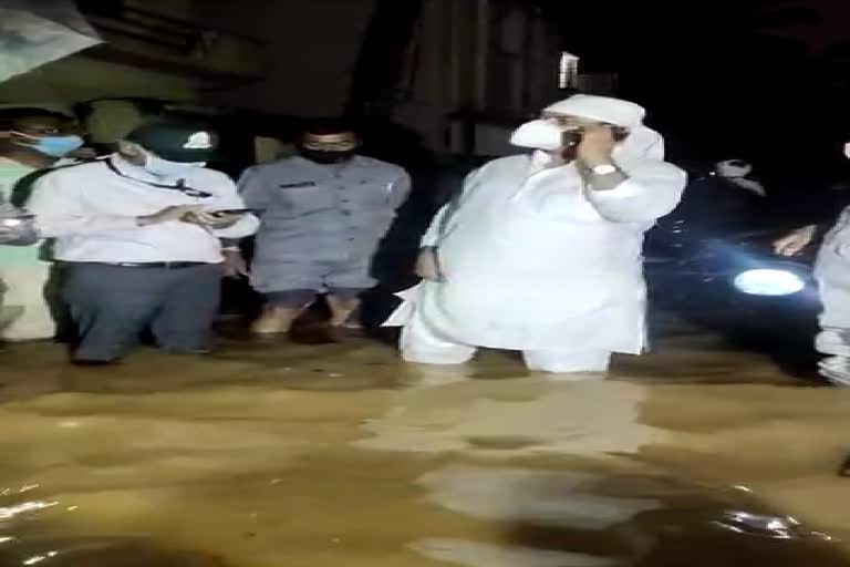 heavy-rains-in-bangalore-r-ashok-visits-water-logged-areas