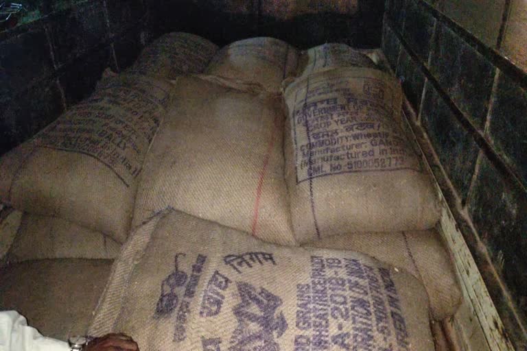 women-and-child-development-department-seized-14-sack-of-wheat-in-balod