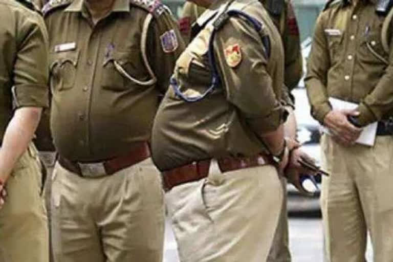 दबंगों ने पुलिस कॉन्स्टेबलों पर किया हमला