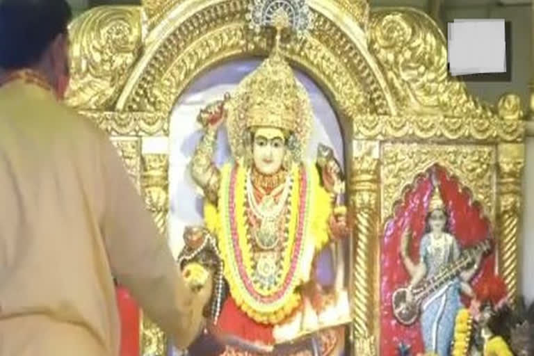 Grand arti performed at Delhi's Jhandewalan temple on 'Durga Ashtami'