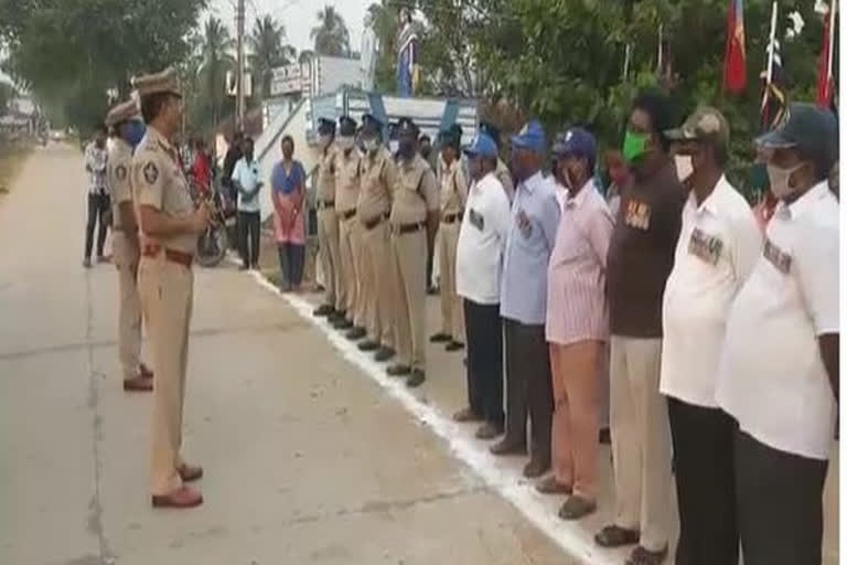 Andhra Police pay tribute to fallen soldiers of 'Military Madhavaram'