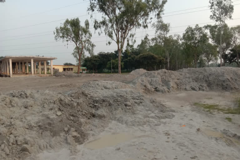 People upset due to dumping of ash at adbhar Nagar Panchayat