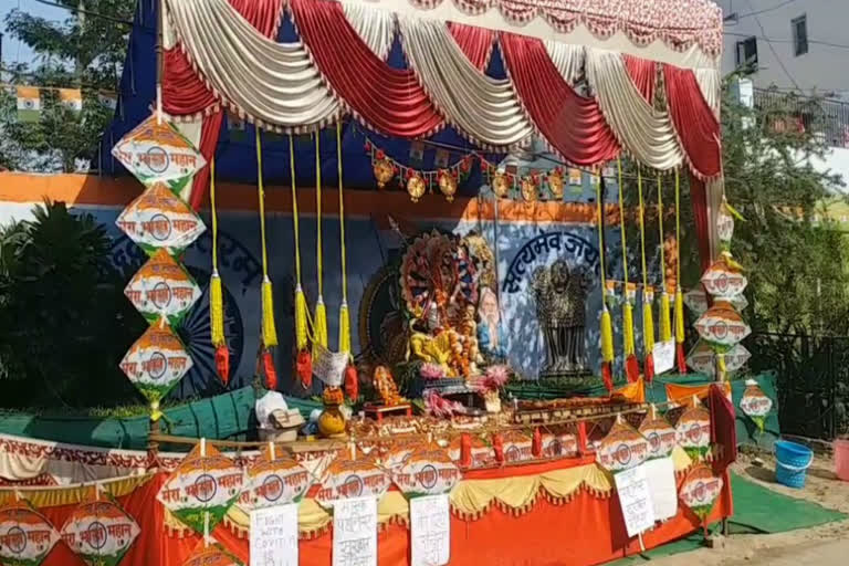 masks and sanitizers being distributed in maa durga pandal ghaziabad