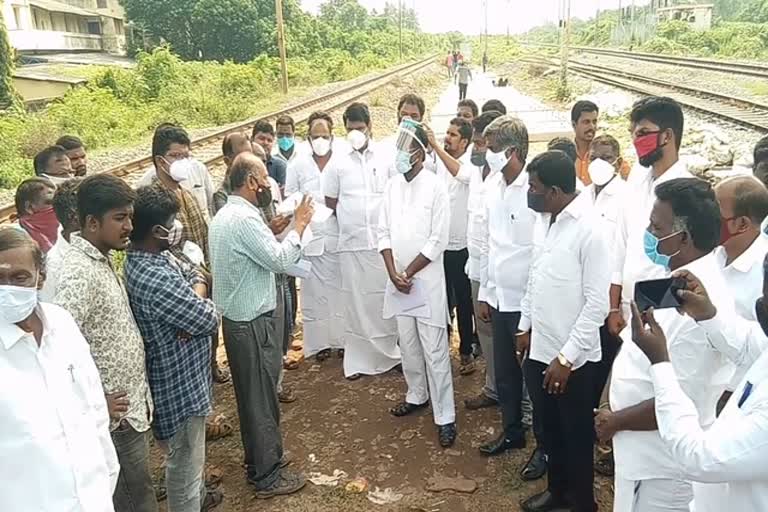 தமிழ்நாட்டில் நீட் தேர்விற்கு விலக்கு அளிக்காமல் ஆளுநர் உறங்குகிறார்