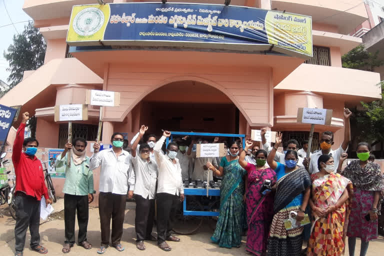 ration dealers protest at mro office in east godavari