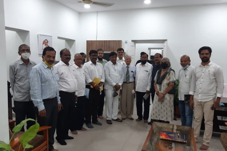 engineers and experts meeting on floods in hyderabad