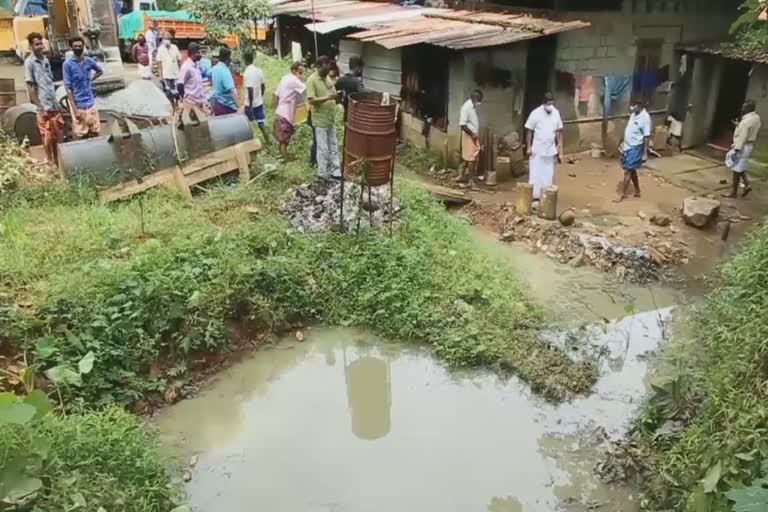 protesting against Quarry  locals are protesting against quarry  മലിനജലം പുറത്തേക്ക് തള്ളുന്നു  മാലിന്യ പ്രശ്നം  അരക്കുഴി പഞ്ചായത്തിലെ മാലിന്യ പ്രശ്നം  പാറമടക്കെതിരെ നാട്ടുകാര്‍ രംഗത്ത്