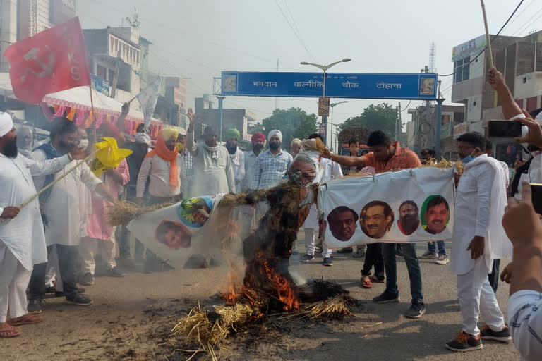 Farmers burnt effigy of Modi government in protest against agricultural laws