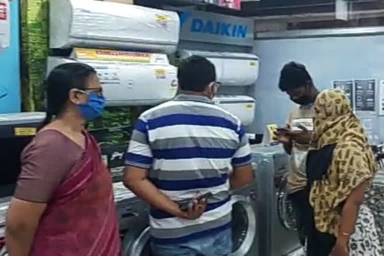 Crowds of customers in the market